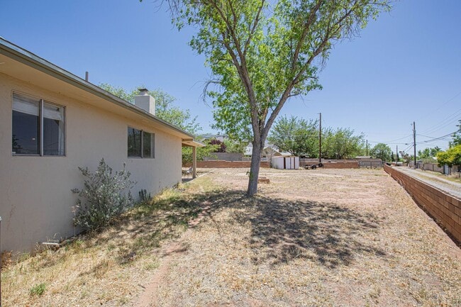 Building Photo - Spacious 3 Bedroom home with Solar Panels