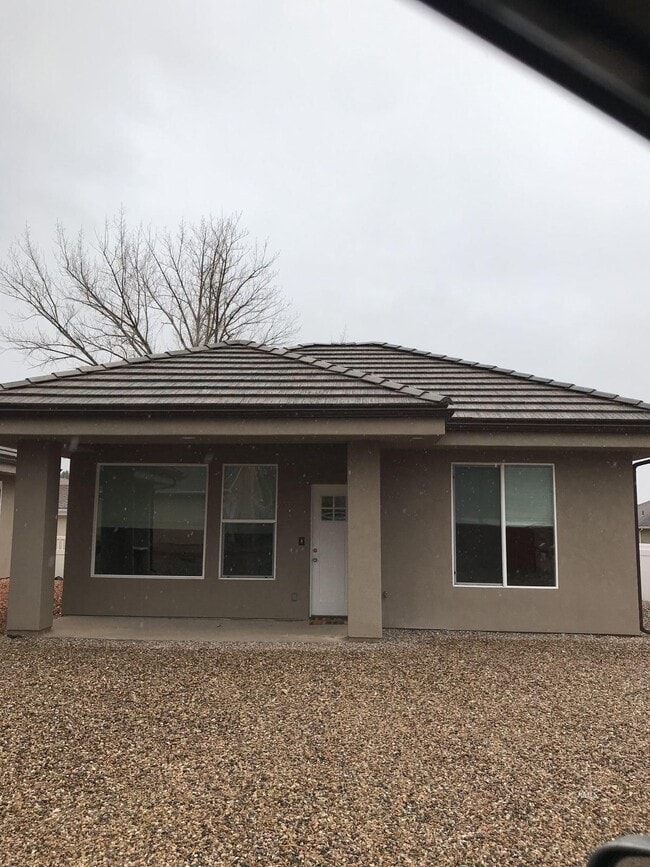 Building Photo - 598 S Hillside Dr