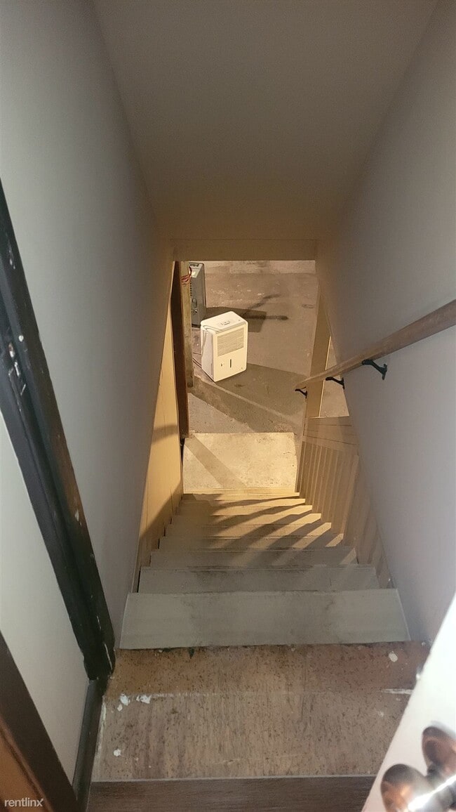 Building Photo - 2 br, 1 bath Townhome - 401 North Dewey St...