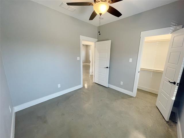 Building Photo - 1213 Oak Dr