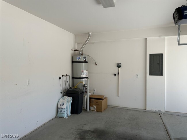 Building Photo - 2620 Ground Robin Dr