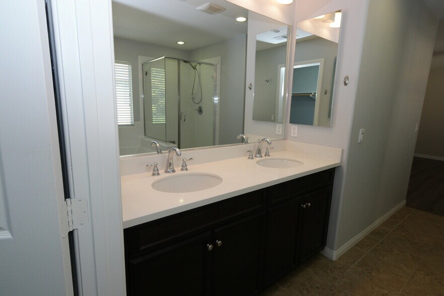 Building Photo - 13373 Shoreham Dr