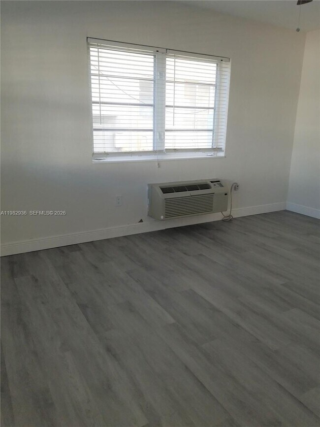 Building Photo - 7510 Carlyle Ave