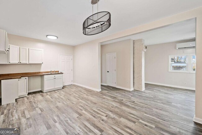 Building Photo - 125 Roosevelt St