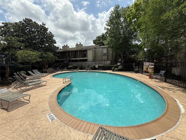 Building Photo - 5711 Sugar Hill Dr