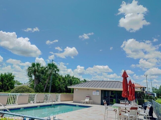 Building Photo - 1375 Saxony Cir