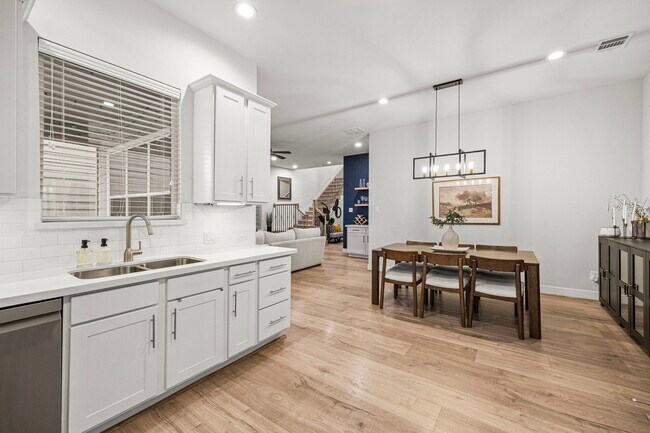 Building Photo - 8817 Hollister Pine Ct