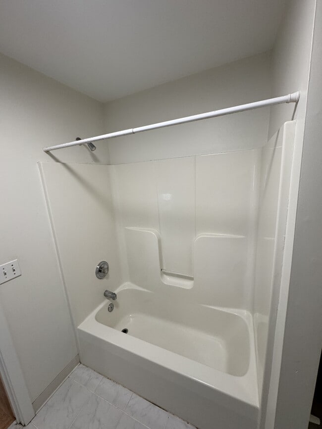 Building Photo - 20 W Franklin Ave