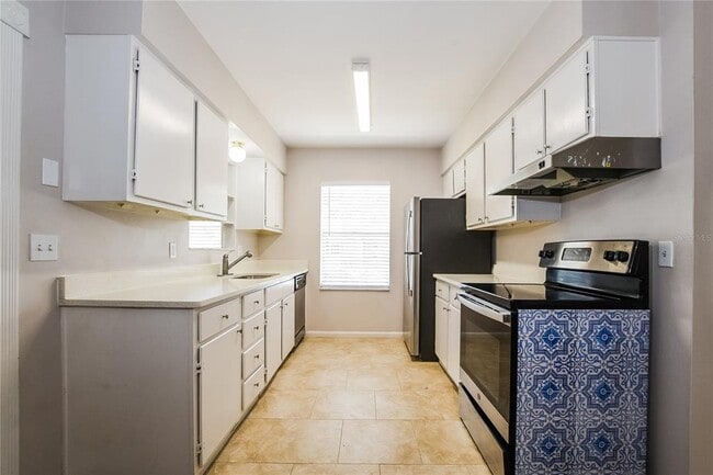 Building Photo - 705 Woodlawn Dr