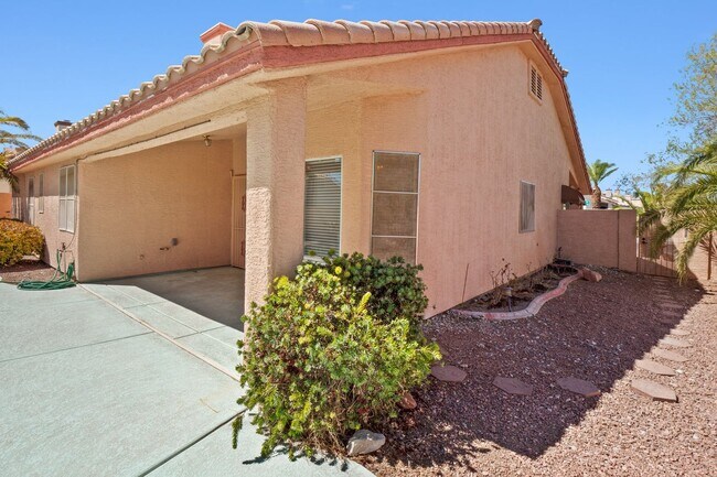 Building Photo - SW!! Single Story!! Pool!! NO HOA!!  Corne...
