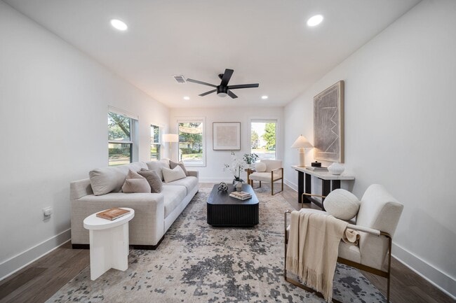 Building Photo - 2501 Briarhurst Dr