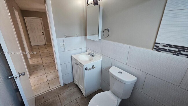 Building Photo - 5030 SW 26th Ave