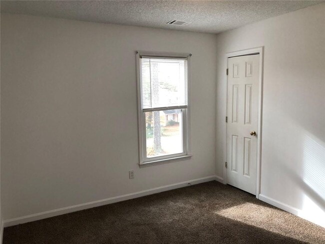 Building Photo - 2535 Raintree Way NE