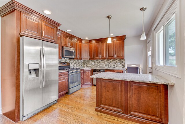 Building Photo - 585 Woodlawn St