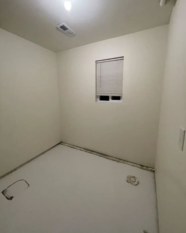 Building Photo - Spacious 3BD 2BA