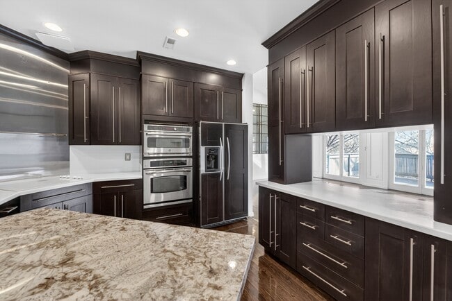 Building Photo - 155 N Hanley Rd