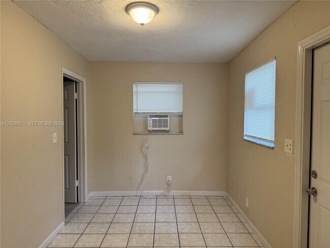 Building Photo - 2352 NW 13th Ct