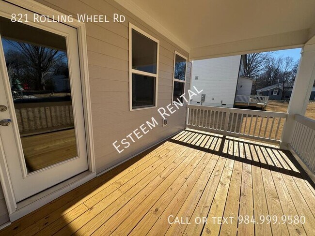 Building Photo - 821 Rolling wheel Rd
