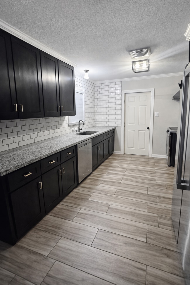 Building Photo - 1004 Starlite Dr