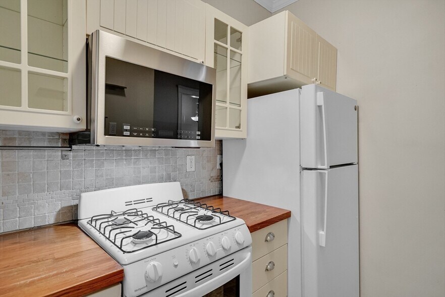 Building Photo - 315 Allston St