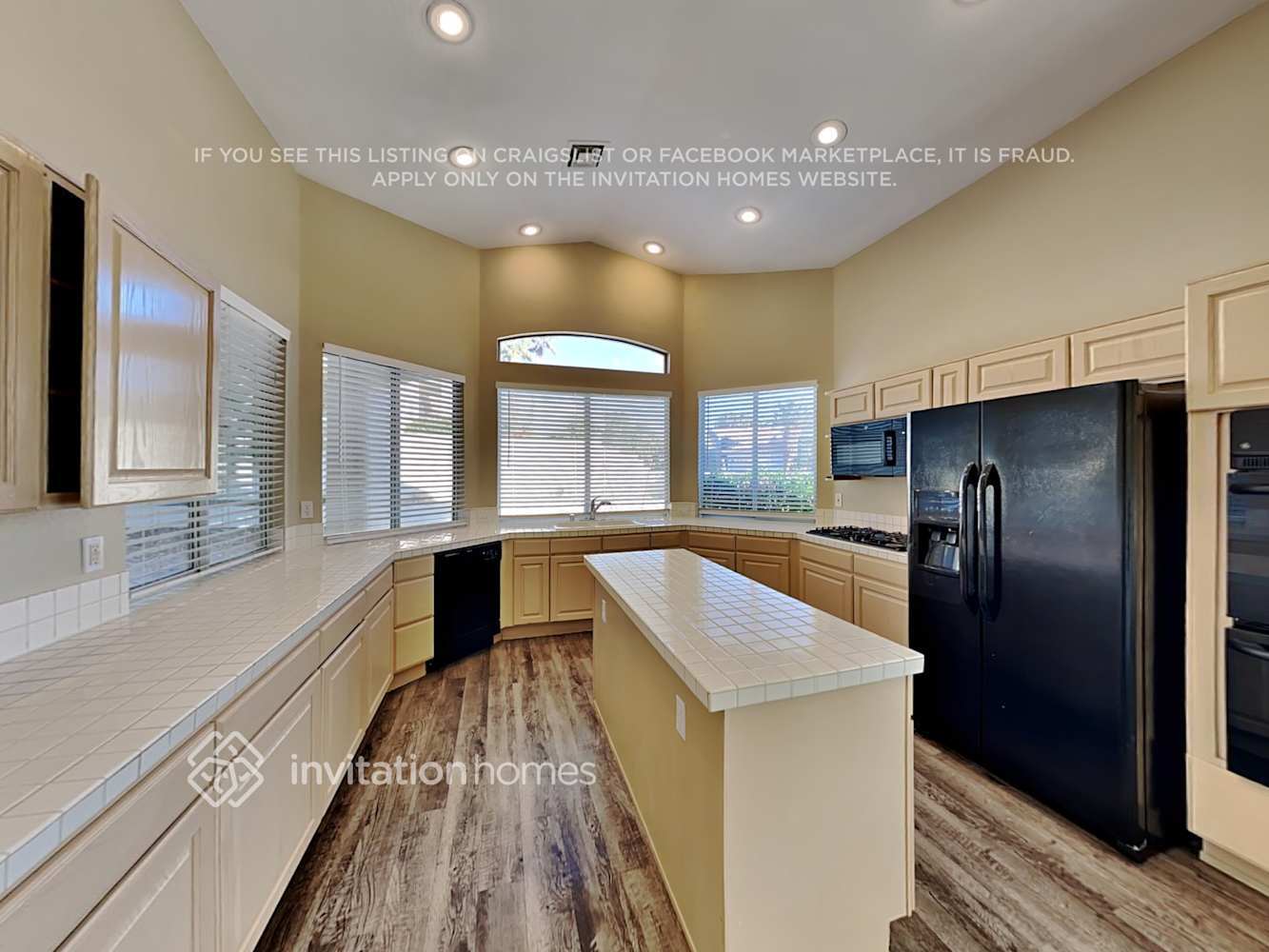Building Photo - 1445 Castle Crest Dr