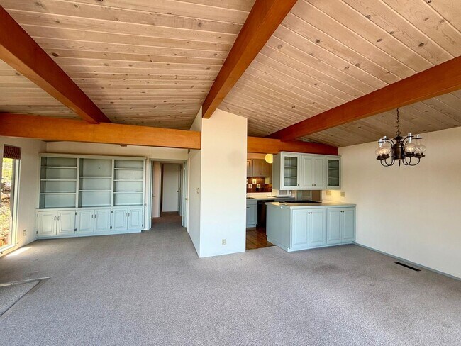 Building Photo - SPACIOUS THREE BED / THREE BATH HOME OFF OF PANORAMIC HWY WITH STUNNING VIEWS