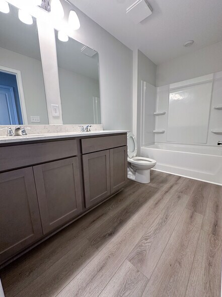 Building Photo - 479 Crown Dr