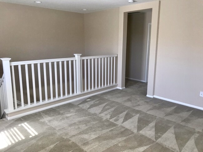 Building Photo - Beautiful Eastvale Newer Home