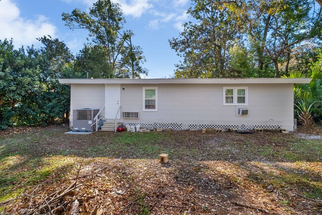 Building Photo - 1630 Sharkey St