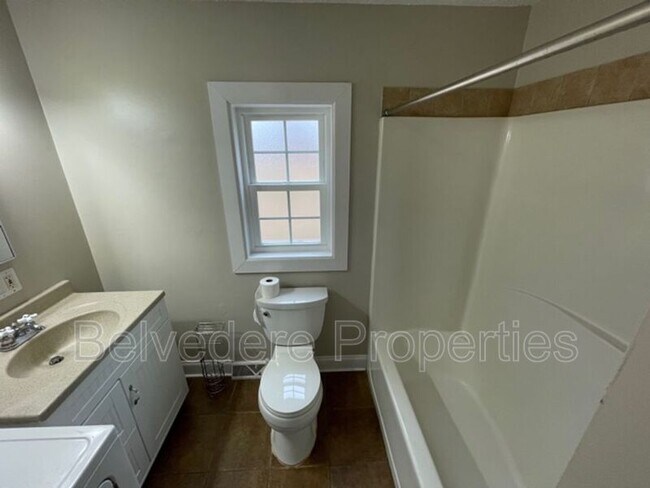 Building Photo - 804 Graylyn Dr