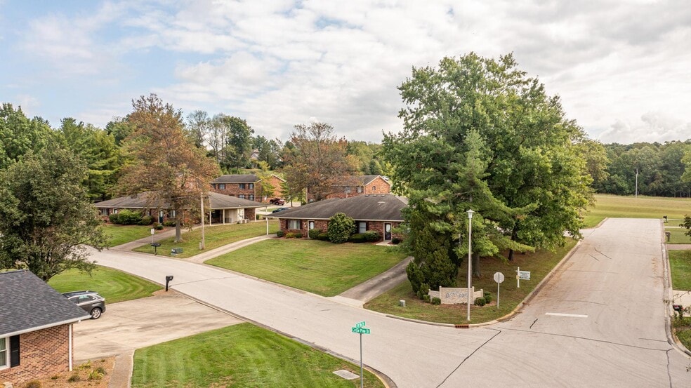 Building Photo - 547 Circle Pine Dr