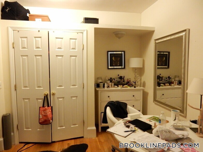 Building Photo - 62 Egmont St