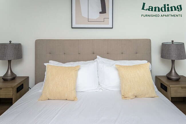 Building Photo - 1202 N 10th Pl