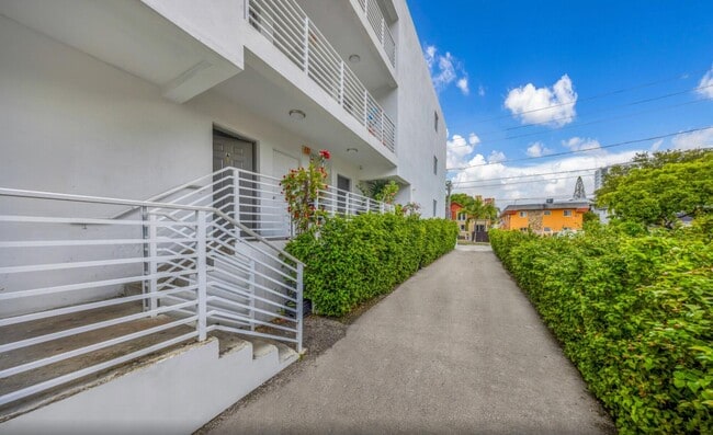 Building Photo - 444-542 SW 3rd Street - 446 SW 3rd Street, Unit 6, Miami, FL