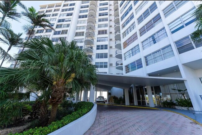 Building Photo - 11930 N Bayshore Dr