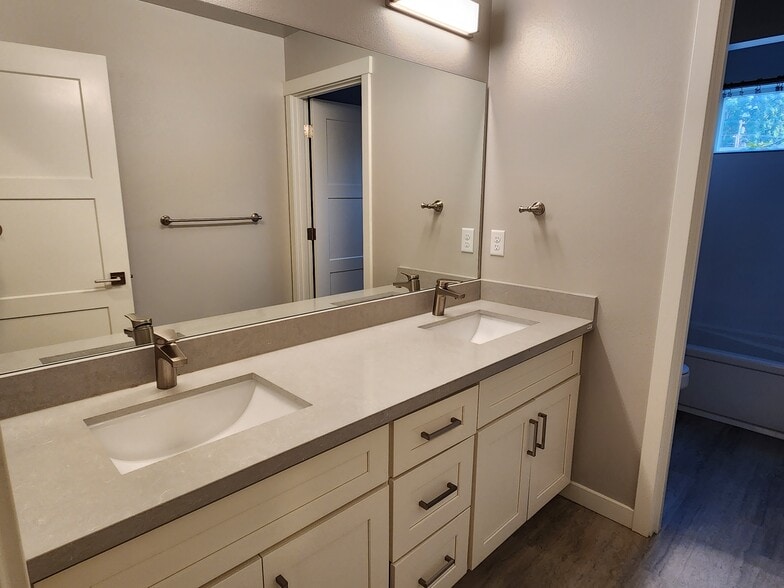 Building Photo - 3242 S 161st St