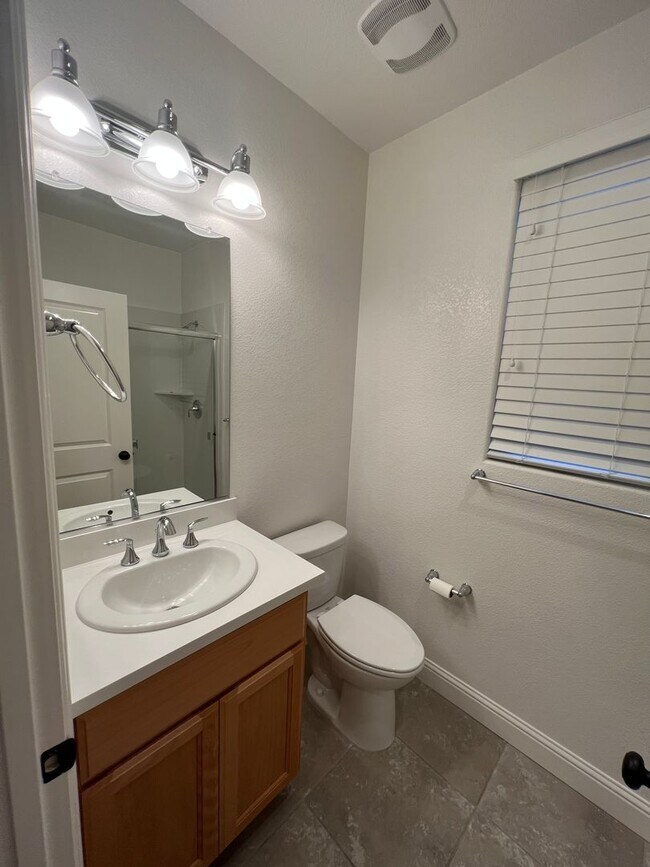Building Photo - Spacious 4 Bedroom Home with Downstairs Bedroom and Upstairs Loft in Whitney Ranch Rocklin