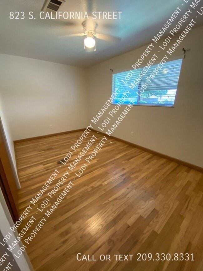 Building Photo - 823 S California St