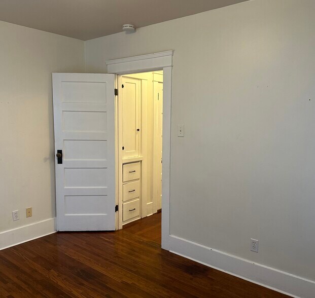 Building Photo - 325 E Colorado Blvd