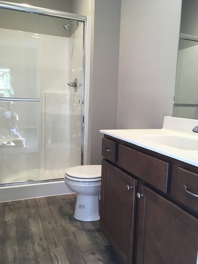 Building Photo - Single Level 2 Bed 1 Car Attached Villa in...