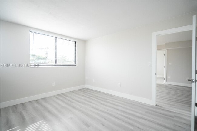 Building Photo - 6960 Rue Vendome