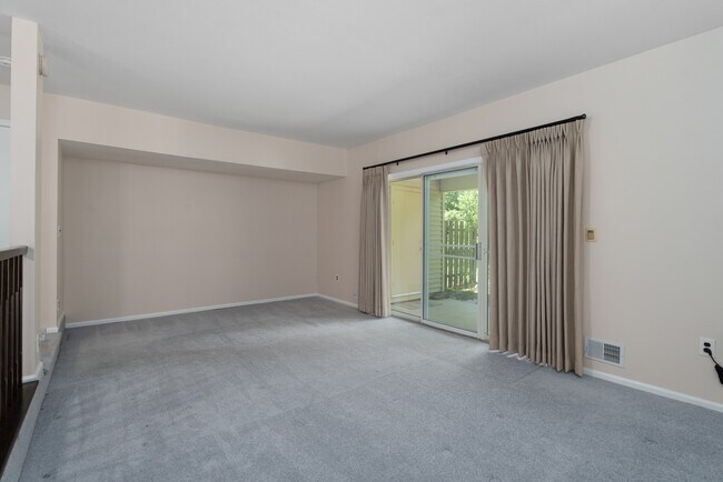 Building Photo - 11 Abelia Ct