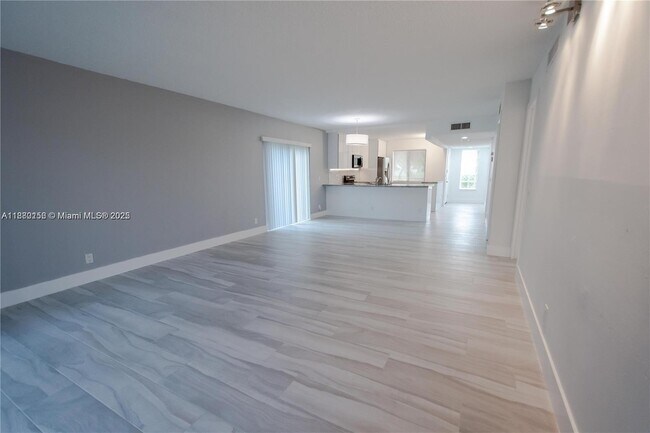 Building Photo - 16471 Blatt Blvd