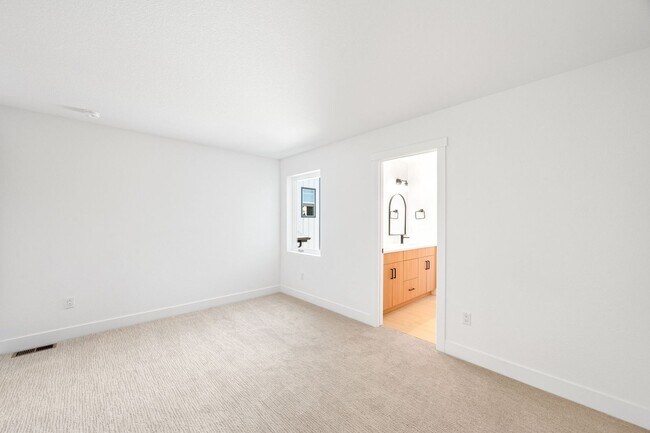 Building Photo - Brand New 3BD, 4BA Half-Duplex in Villa Park with Back Yard