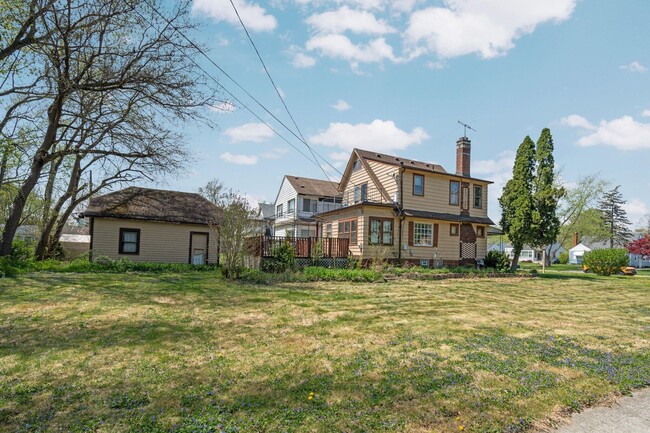 Building Photo - 18511 Margareta St