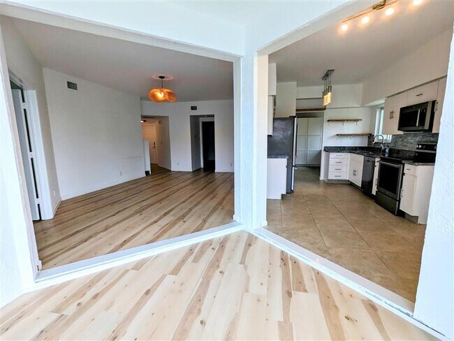 Building Photo - 23061 Aqua Vw