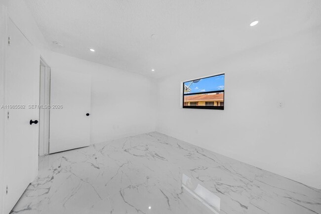 Building Photo - 6172 SW 44th St