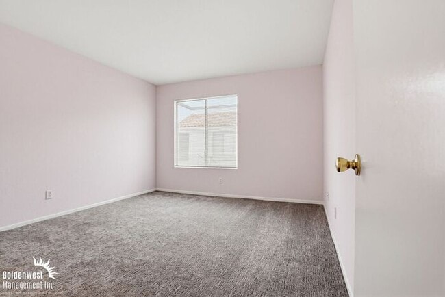 Building Photo - Charming 2Bdm 2Ba Condo with Private Balcony in Heart of Mira Mesa!
