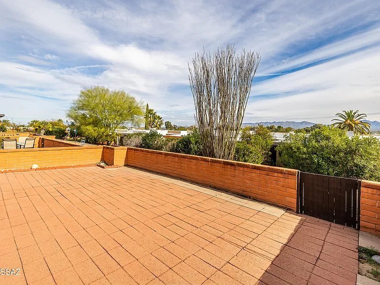 Building Photo - 224 N Camino del Vate