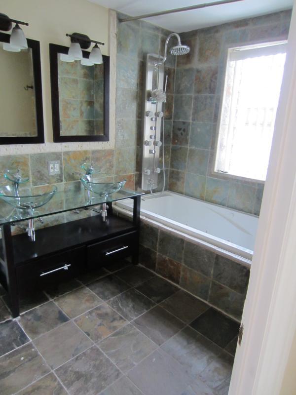 Building Photo - 4321 S Ellis Ave